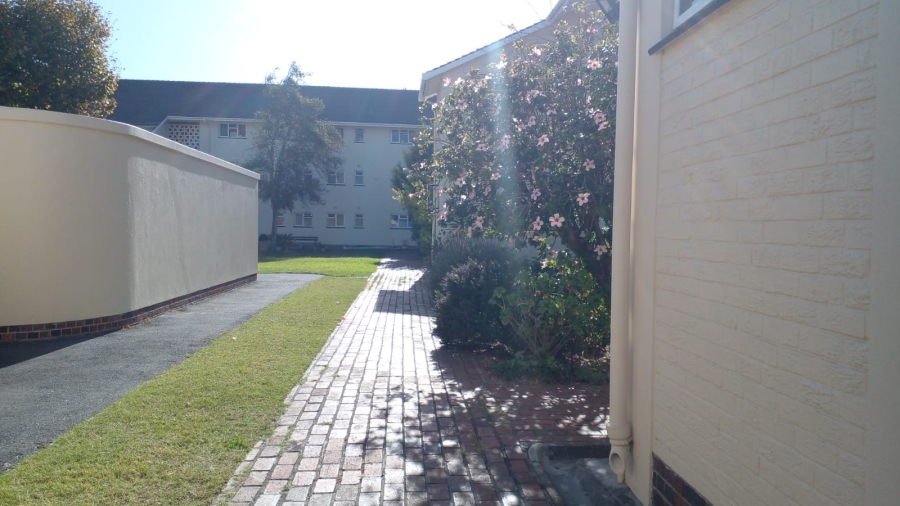 To Let 2 Bedroom Property for Rent in Pinelands Western Cape